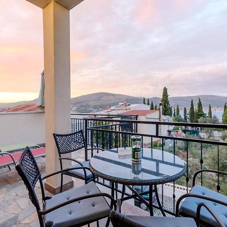 Apartments Villa Kameja Donji Okrug  Dış mekan fotoğraf